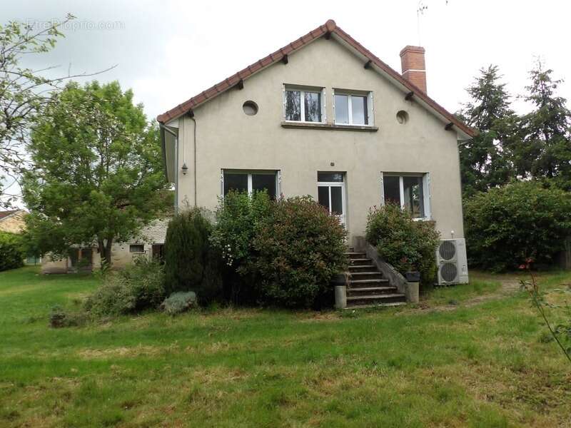 Maison à CHAMBON-SUR-VOUEIZE