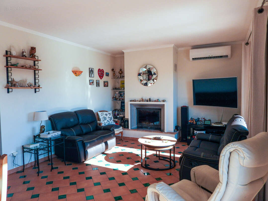 Maison à ENTRECASTEAUX