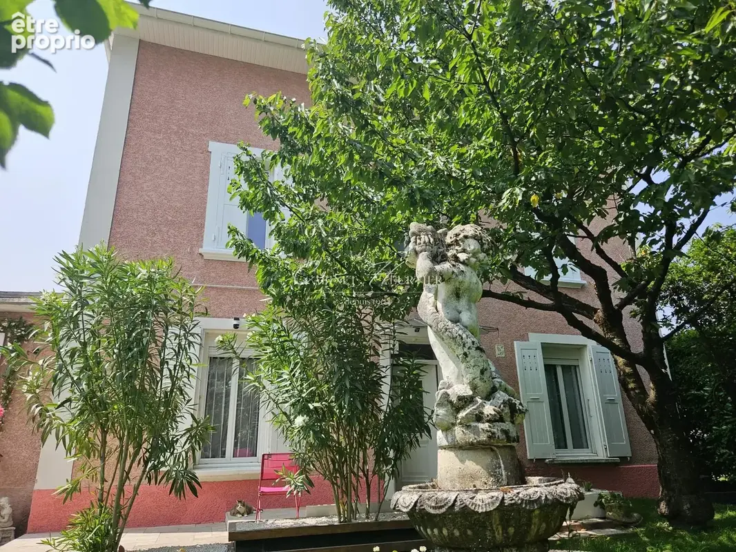 Maison 9 pièces 224 m² à vendre à Villard-Bonnot (38190) - photo 3