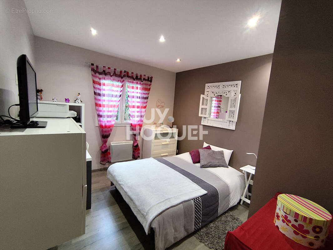 Maison à MONTROND-LES-BAINS