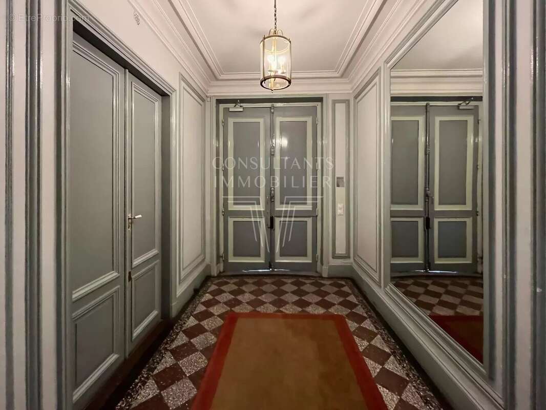 Appartement à NEUILLY-SUR-SEINE