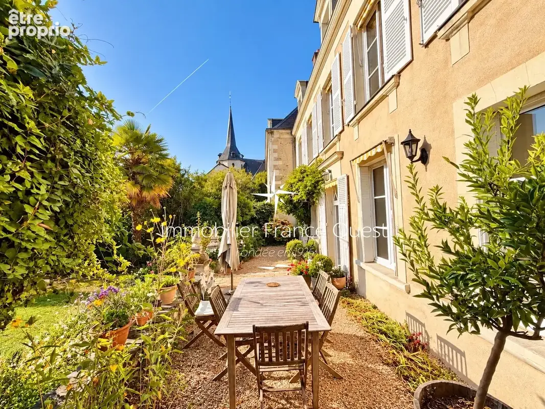 Élégante demeure des XVIIe et XVIIIe siècles avec jardin surplombant la rivière - photo 8
