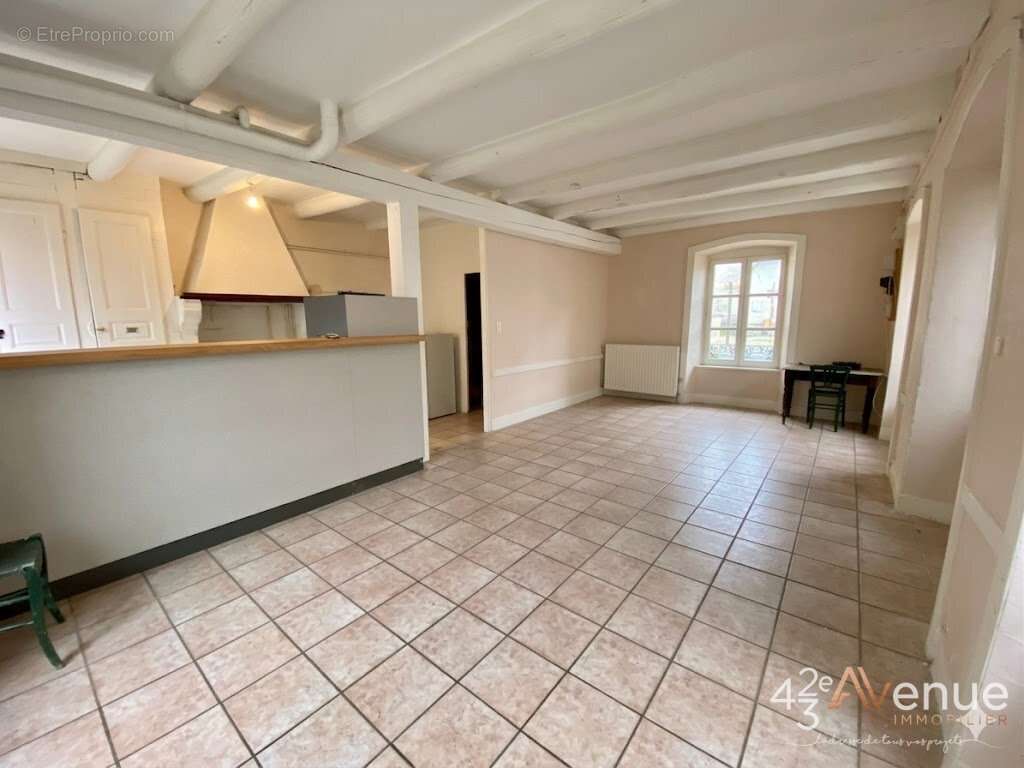 Maison à ROCHE-EN-REGNIER