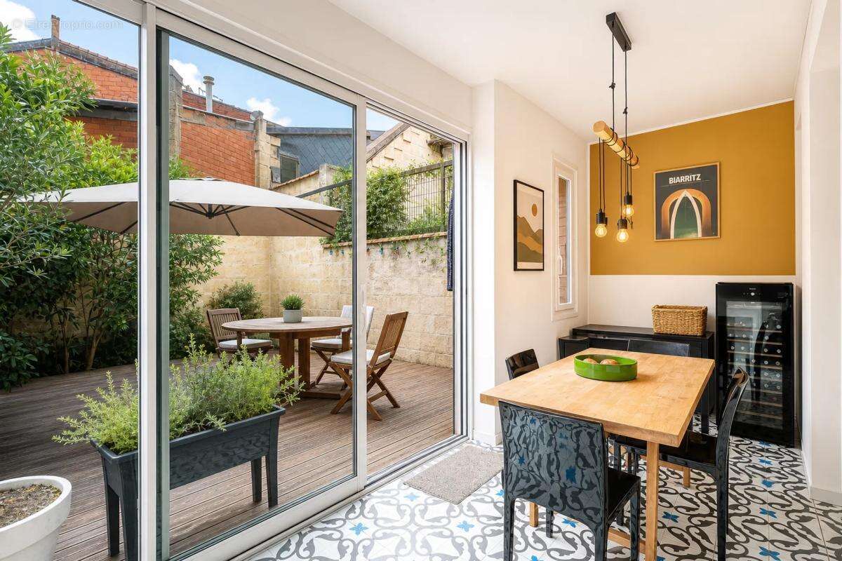 Appartement de 4 pièces de 123 m² à Bordeaux - photo 2