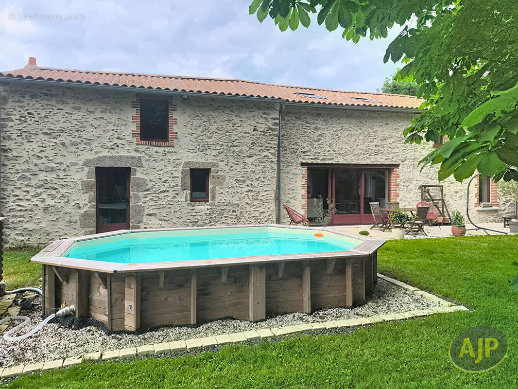 Maison à LES BROUZILS