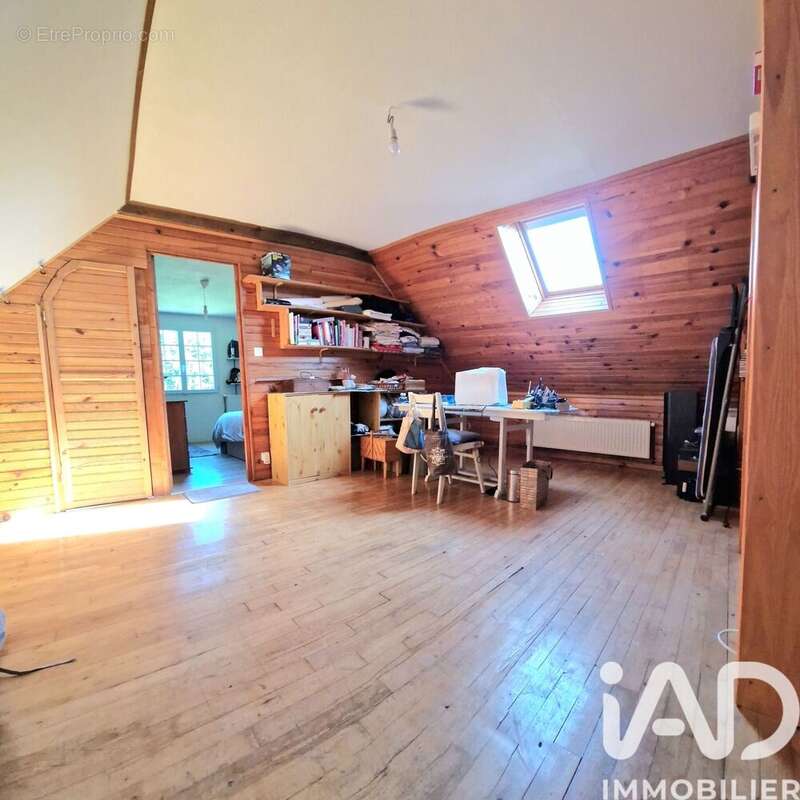 Maison 100 m² à Saint-Cyr-Les-Champagnes  - photo 9