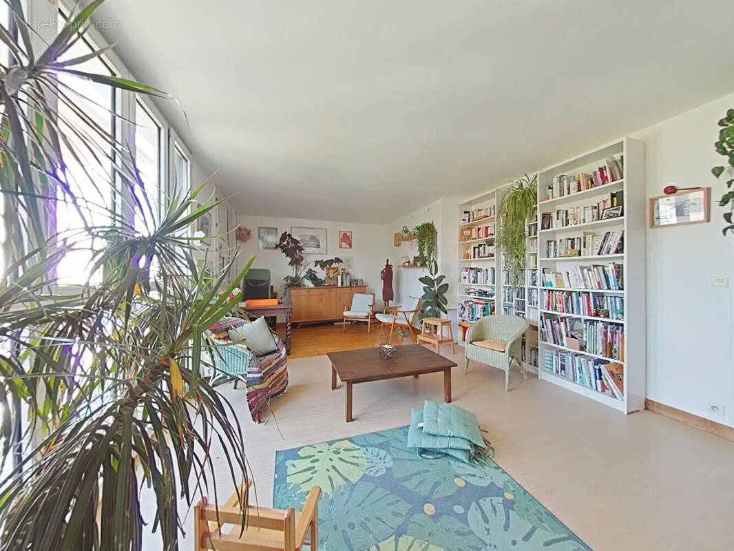 Appartement à FONTENAY-LE-FLEURY