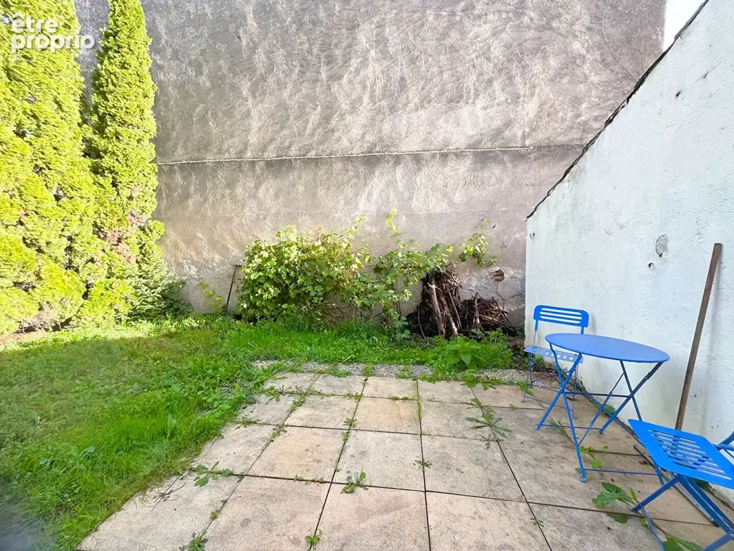 Villeneuve/Lot, secteur Eysses, maison de ville avec petit jardin et place de parking - photo 2