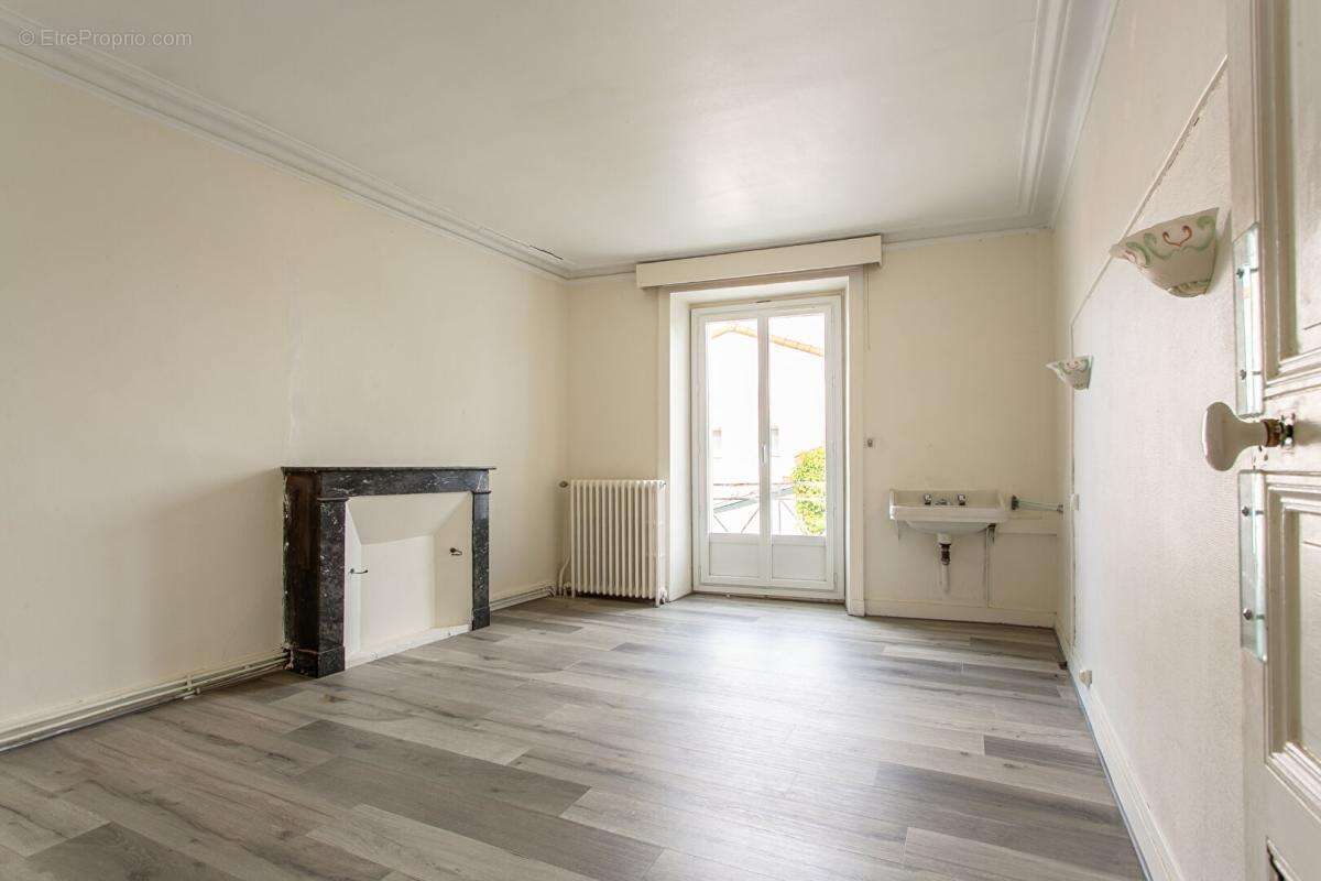 Maison La Chapelle Heulin Centre 9 P . 5 Chs . 216 M² . T 565 M² . Dépendances . Caves - photo 9