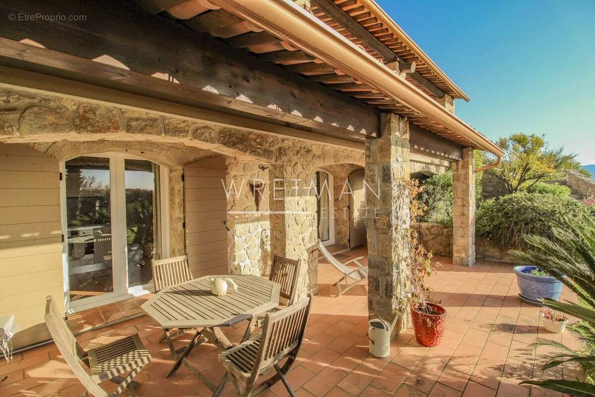 Magnifique villa familiale de 6 chambres, belle piscine et pool house, vues panoramiques à couper le souffle - Peyminade - photo 22