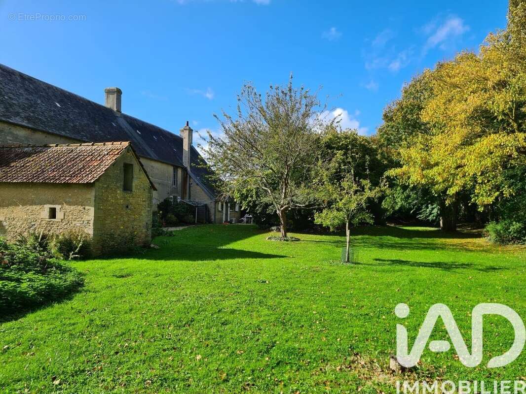 Maison 323 m² à Vaux-Sur-Aure  - photo 9