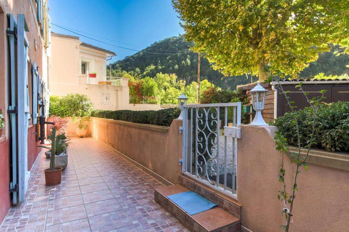 Appartement à ROQUESTERON