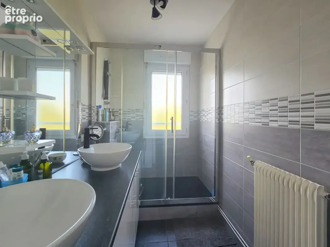 Maison familiale, état impeccable - TRELAZE, proche quartier des Justices - photo 5