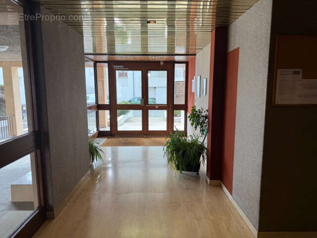 Clermont Ferrand pradelle T5 de 96 m2, 3 chambres, balcon, séjour double, sdb, cuisine équipée libre, parking - photo 11