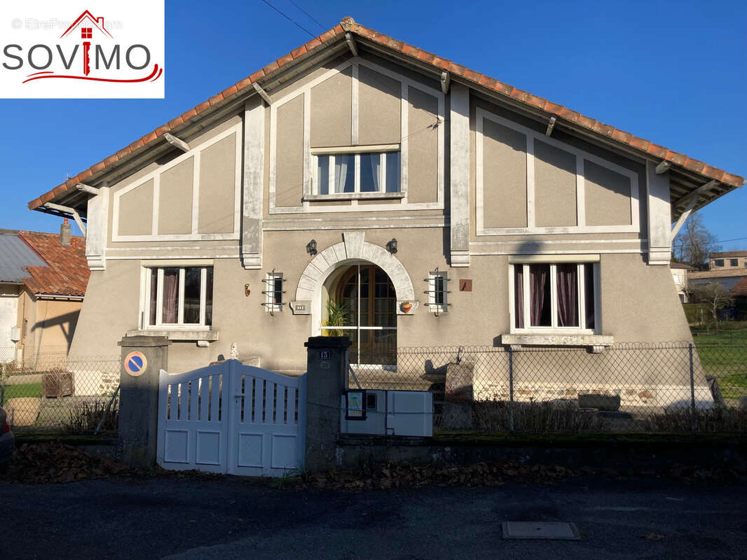 Maison à CONFOLENS