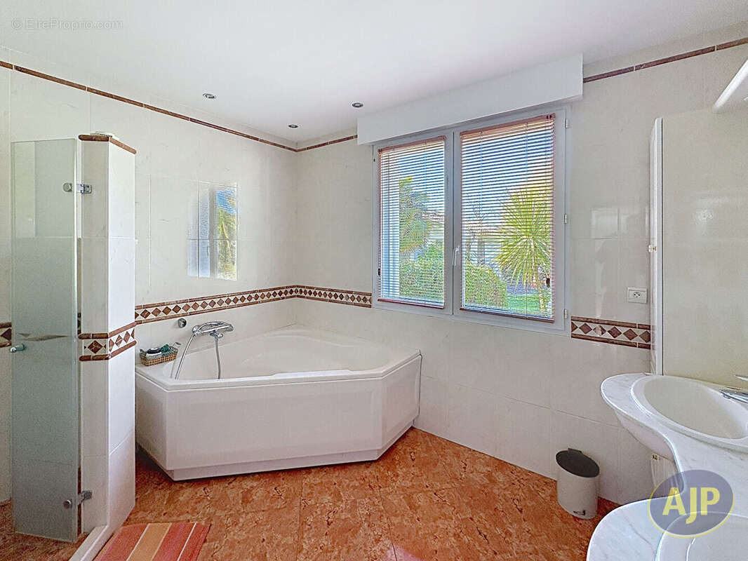 Maison Challans 205 m² avec piscine - photo 6