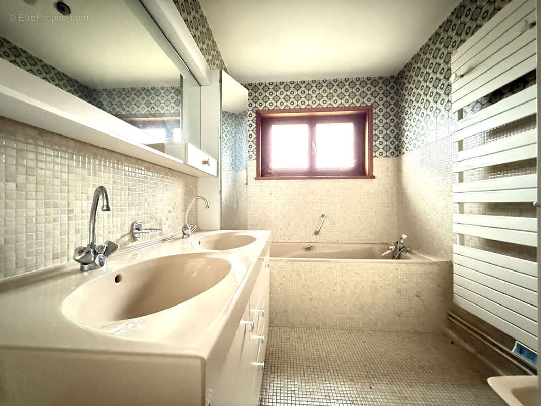 Appartement  à rénover / Lons-Le-Saunier / 5 pièces / 3 chambres / 125.97 m² - photo 6