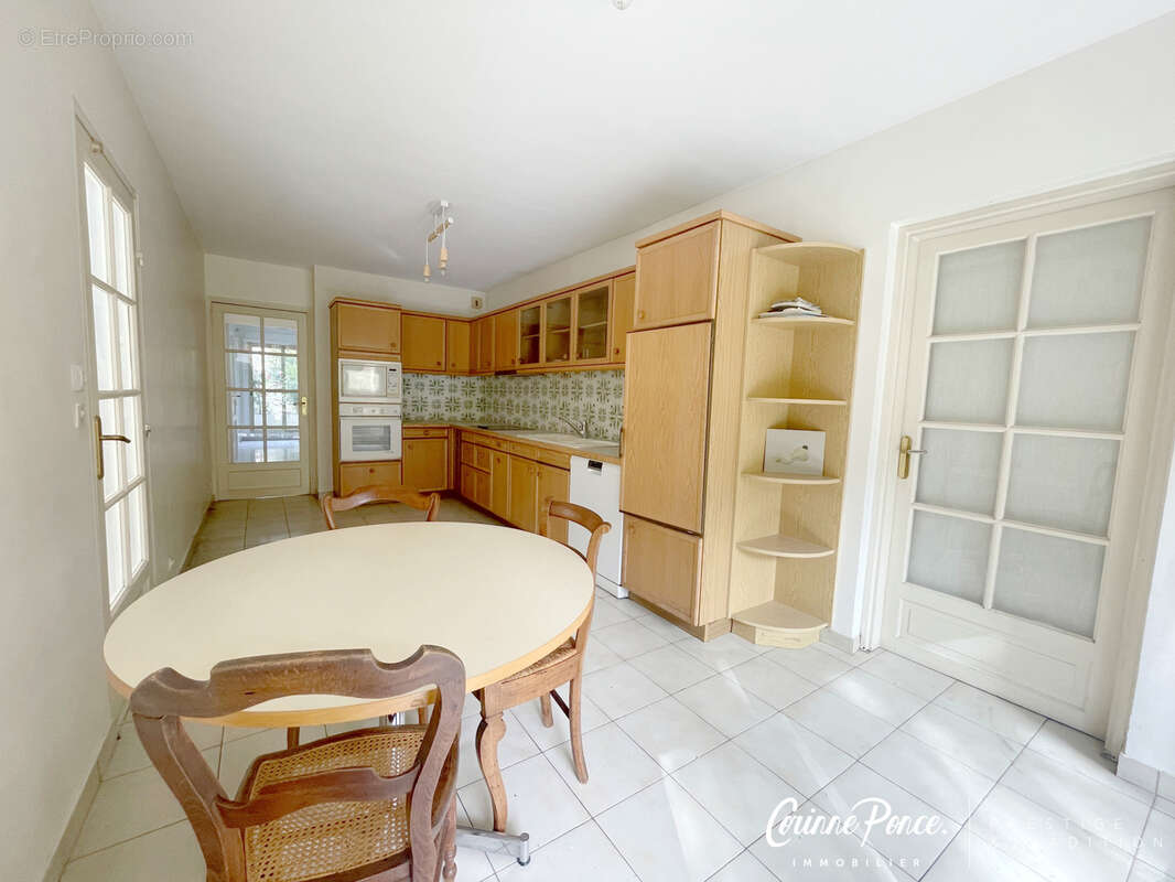 Appartement de 160m2 de plein pied avec jardin, terrasse, garage et place de parkings dans residence avec - photo 5