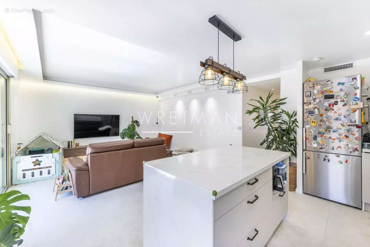 Appartement à SAINT-LAURENT-DU-VAR