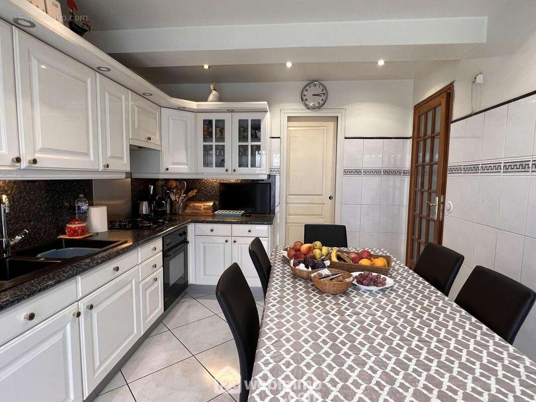 Dotée d'un cellier, - Maison à VITRY-SUR-SEINE