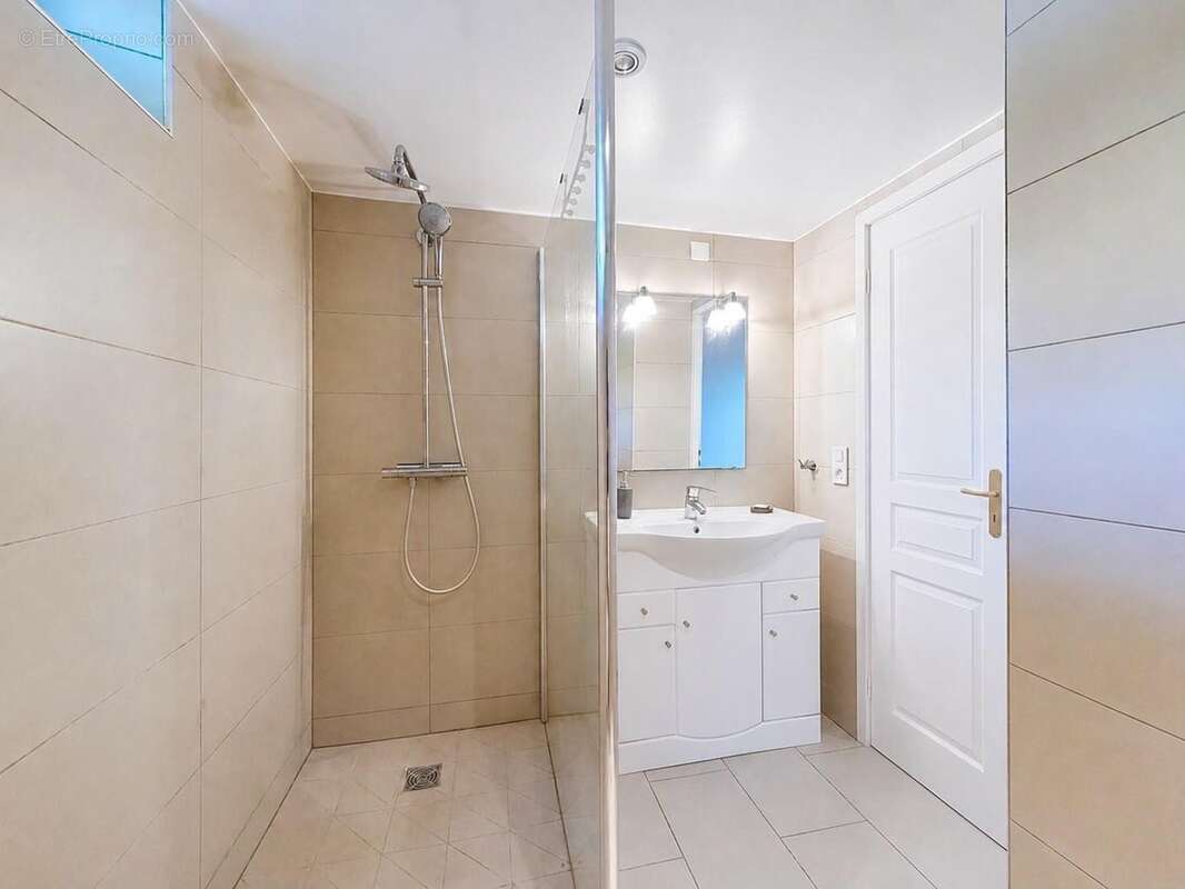 Propriété 7 pièces d'exception 380m2 avec terrain à construire 1000M2 sur les hauteurs de Collonges-sous-Salève – Calme, Vue Jur - photo 19