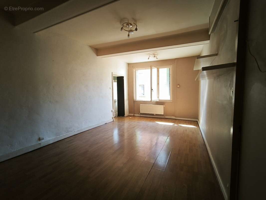 Maison de ville à fort potentiel – 65,69 m² habitables + balcon+ sous-sol de 46 m² – Grigny-sur-Rhône - photo 5