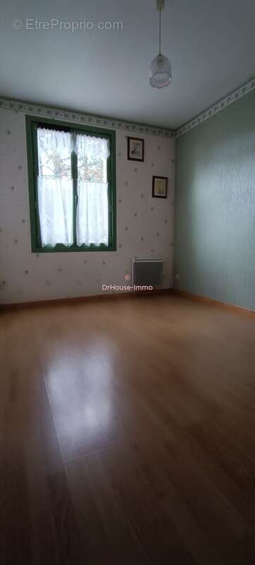 Maison à LA CHAIZE-LE-VICOMTE