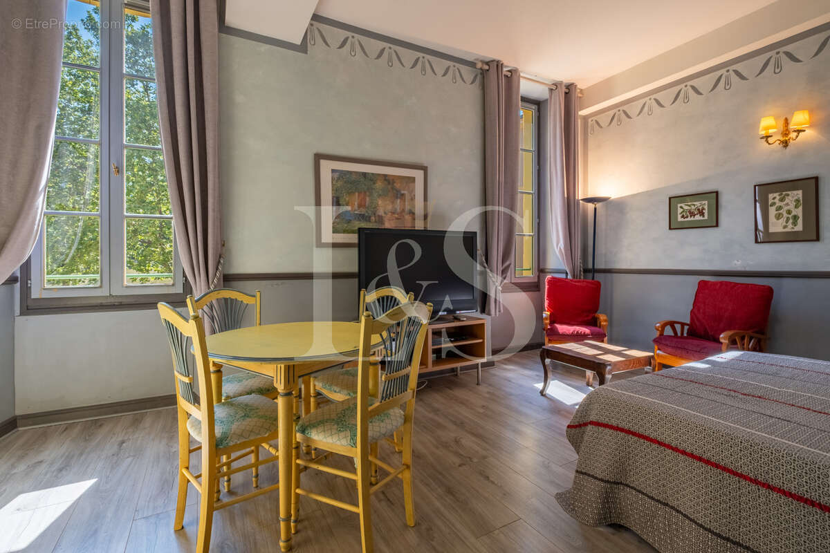Appartement à MONTBRUN-LES-BAINS
