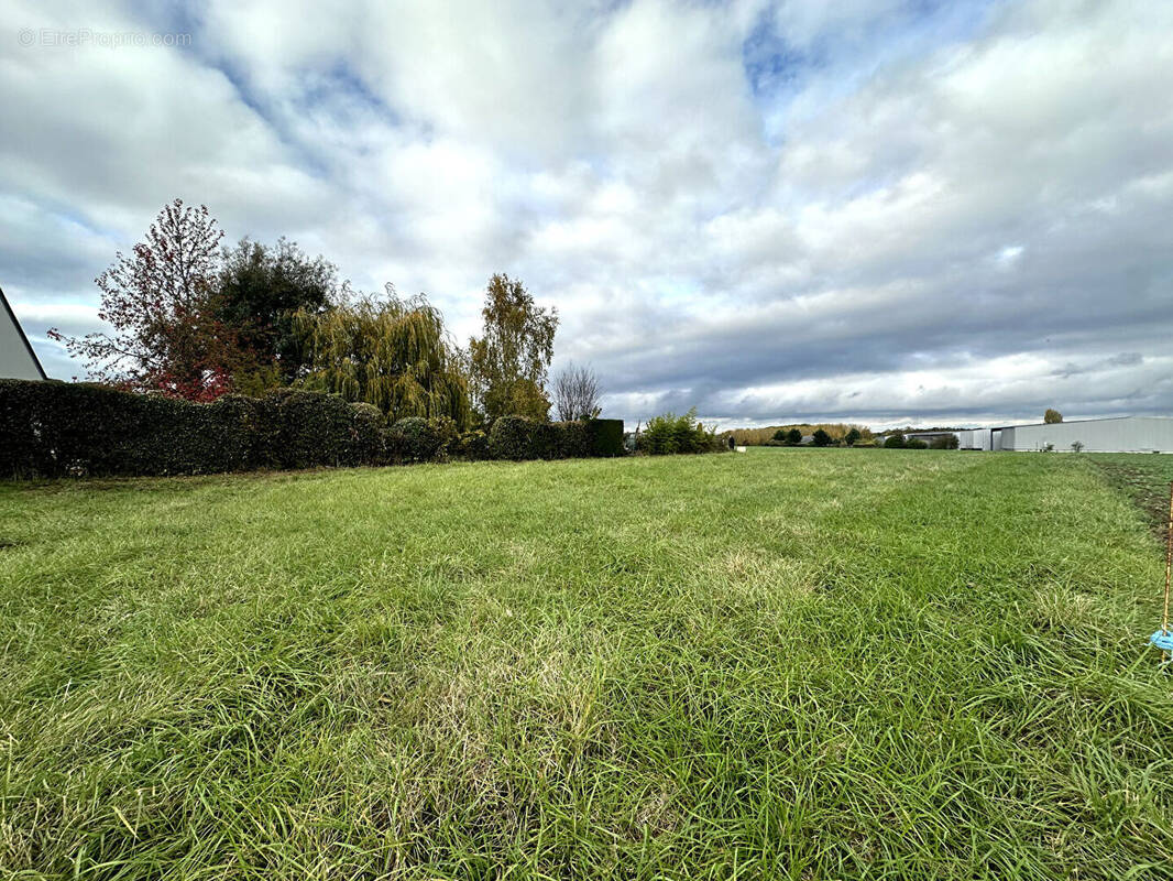Terrain à SEICHES-SUR-LE-LOIR