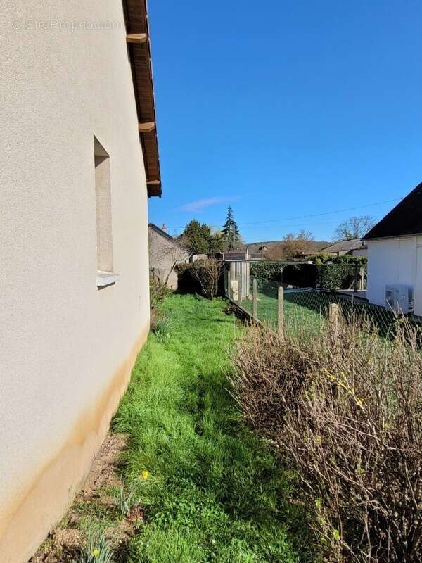 Maison à AZE