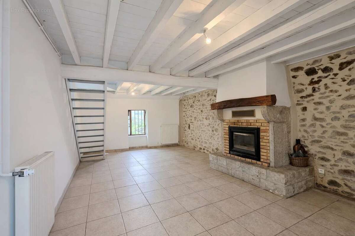 Maison à FLEURIEL