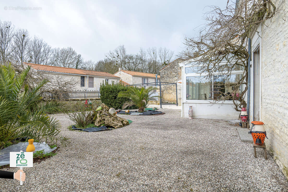 Maison à LES MAGNILS-REIGNIERS