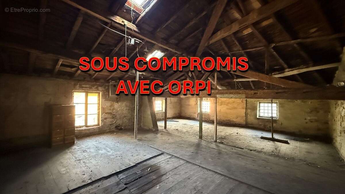 Appartement à L'ARBRESLE