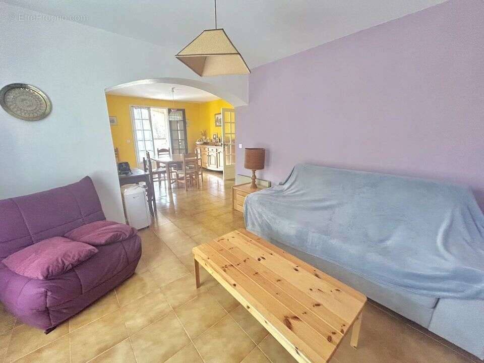 Appartement à GREOUX-LES-BAINS