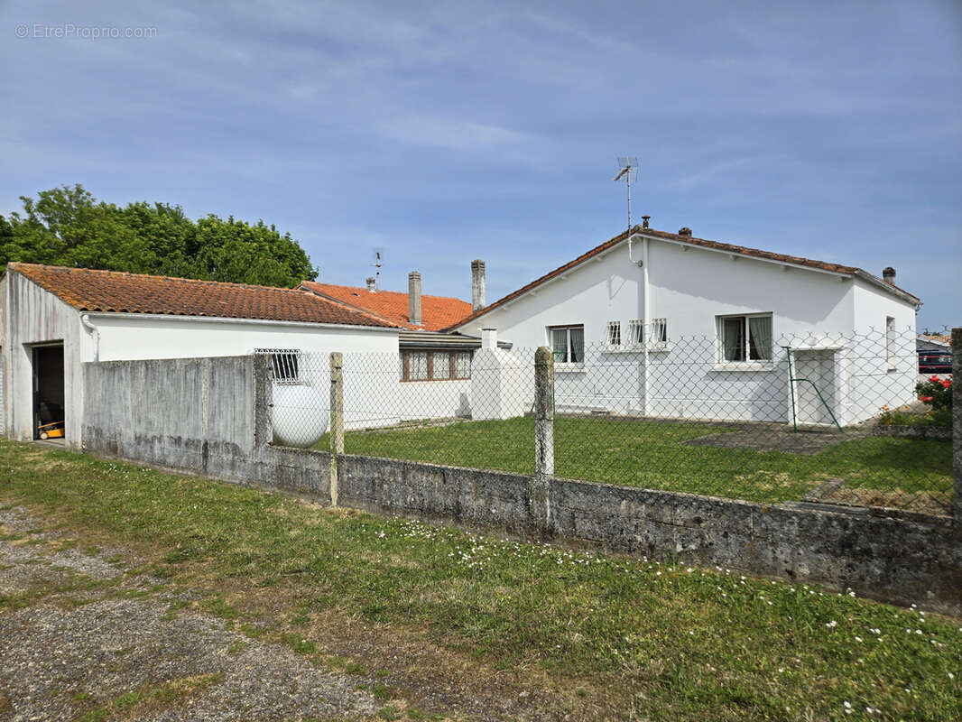 Maison à ECHILLAIS