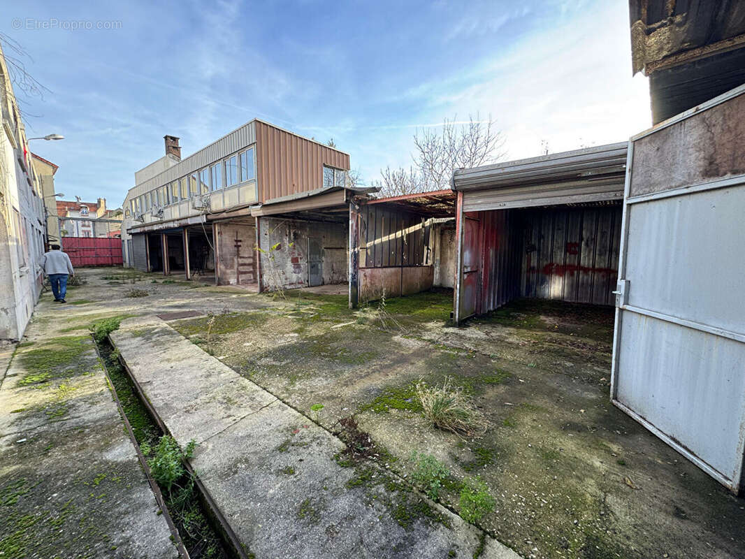 Commerce à ROMAINVILLE