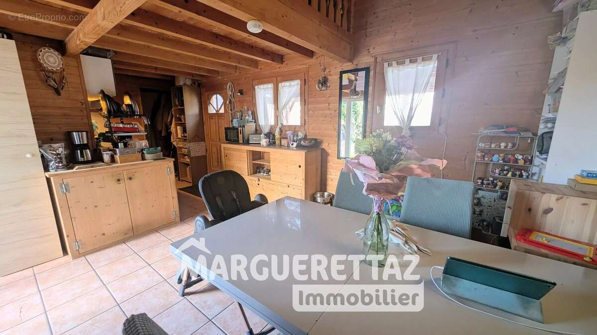 Maison à LA ROCHE-SUR-FORON