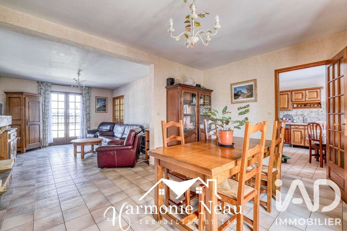 Maison 132 m² à Coubron  - photo 4