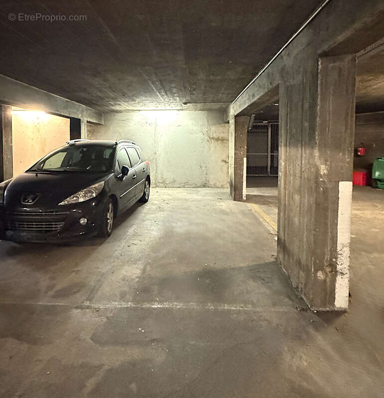 Parking à PARIS-20E