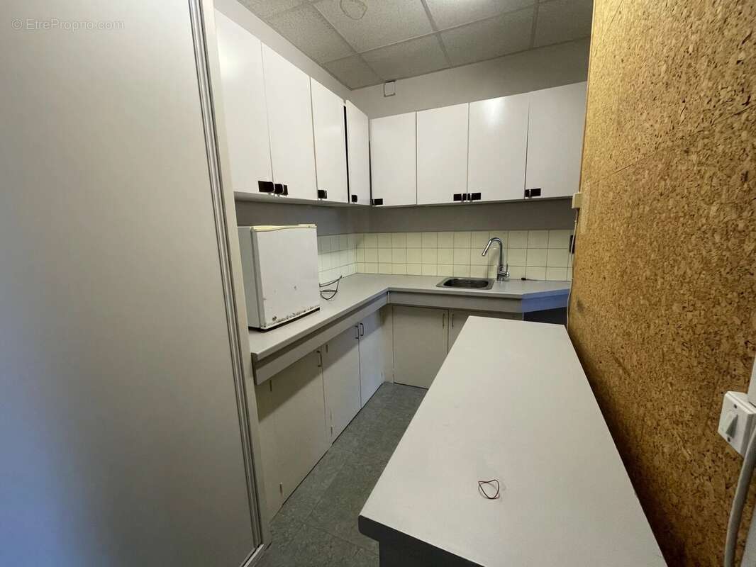 Commerce à VENELLES