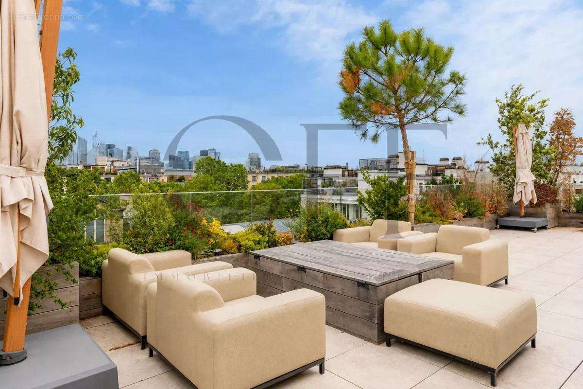 Appartement à NEUILLY-SUR-SEINE