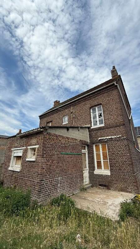 FORT POTENTIEL  Maison en pierre à rénover  110 m²  Terrain 200 m²  Grand-Couronne - photo 2
