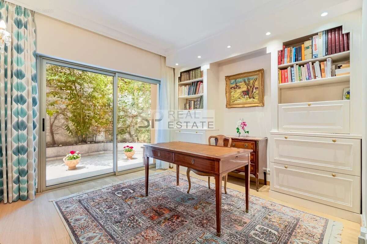 Appartement à VALLAURIS
