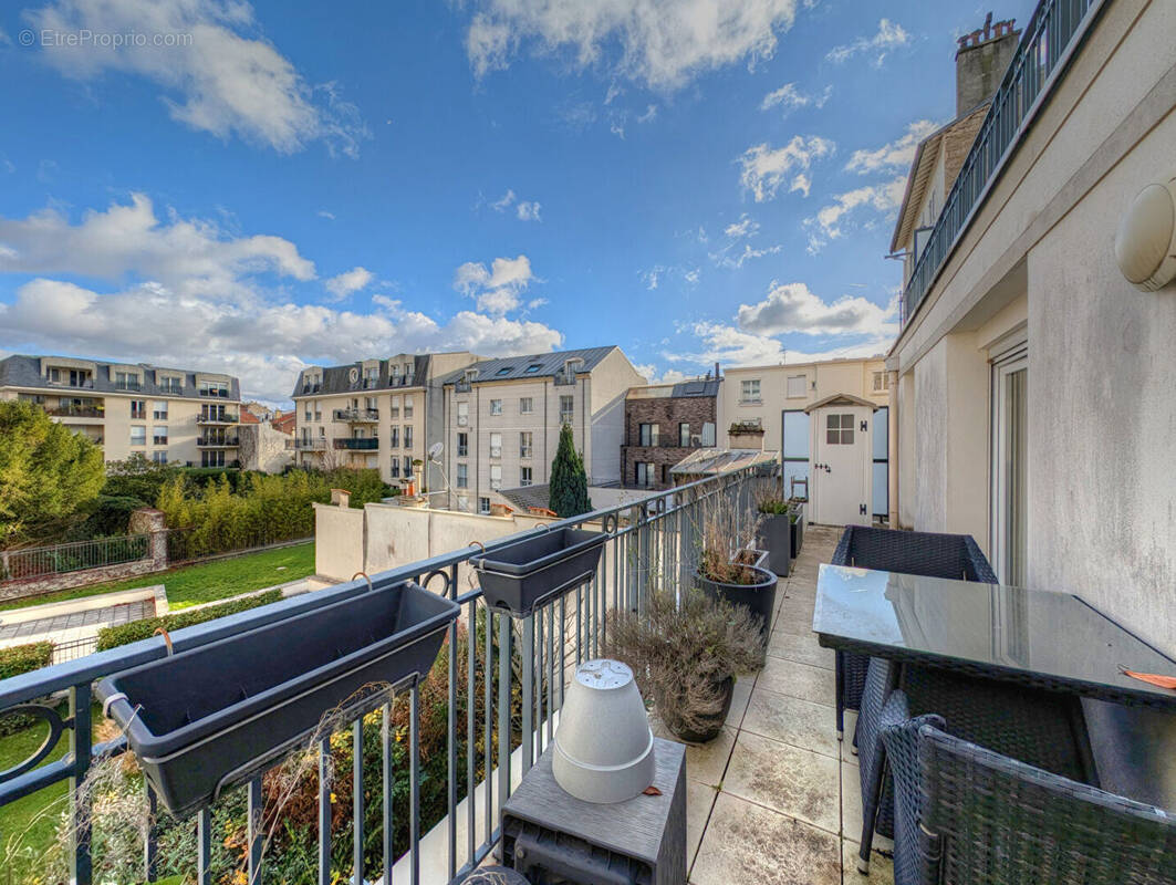 Appartement à LA GARENNE-COLOMBES