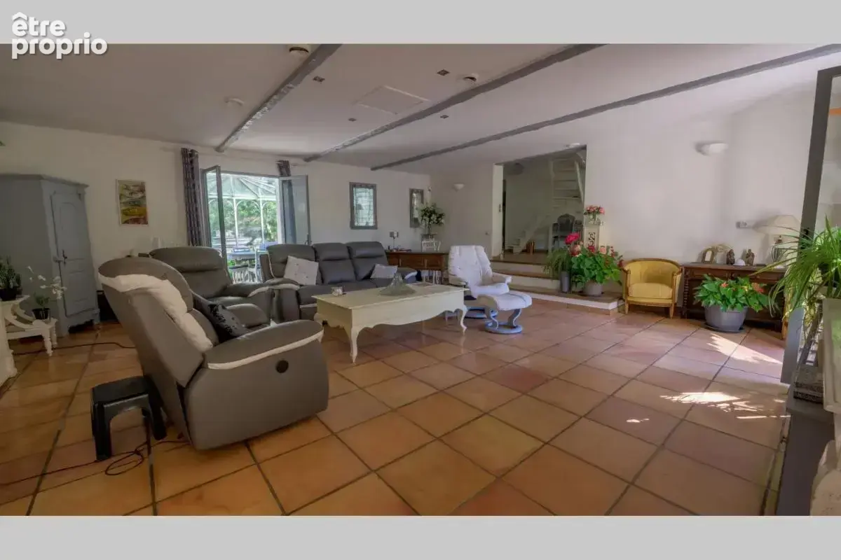 Maison 9 pièces 265 m² à vendre à Rognes (13840) - photo 3