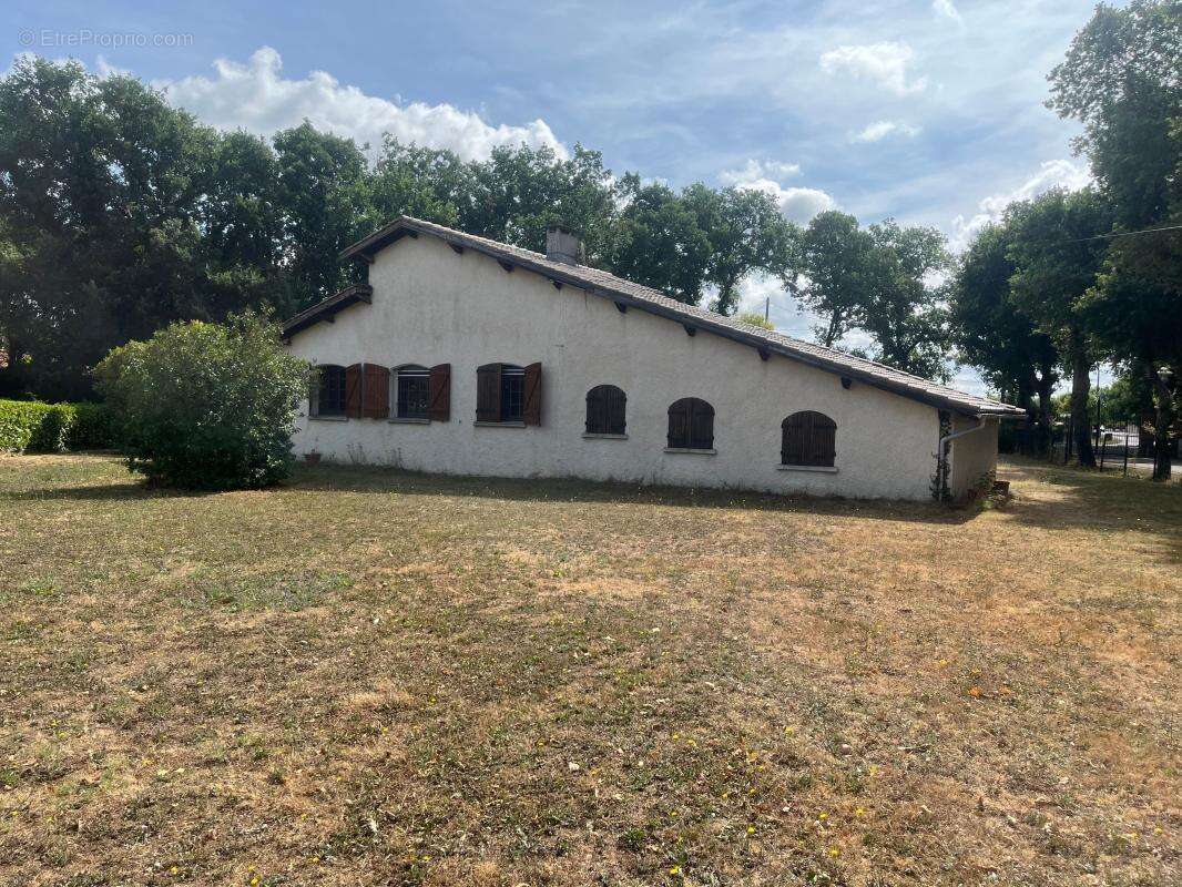 À vendre – Maison de plain-pied T4 de 100 m² sur un terrain arboré de 2 350 m2 m² - photo 4