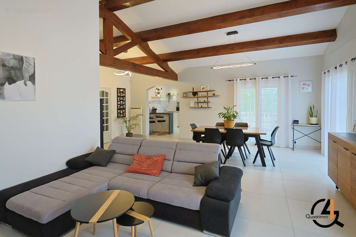 Appartement à RESTINCLIERES