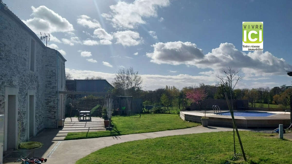 Maison à LA CHAPELLE-BASSE-MER