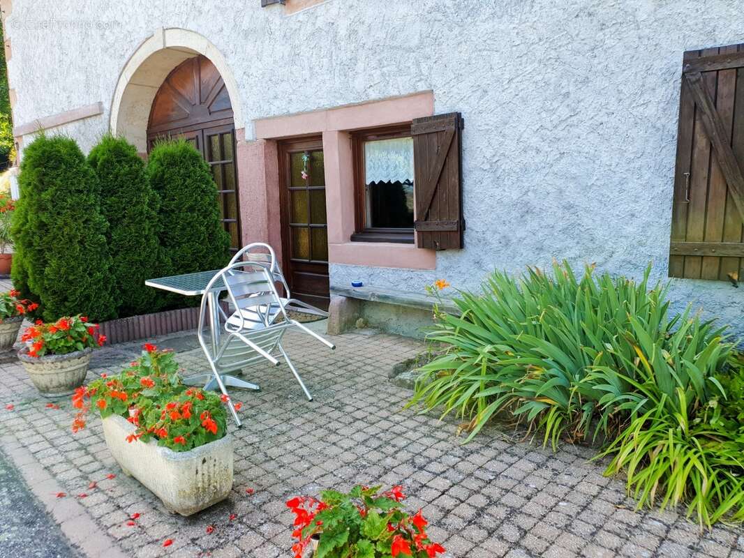 Dpt vosges (88), à vendre proche gerardmer - domaine - ferme rénovée t6 + 3 gites - spe investisseurs - photo 2
