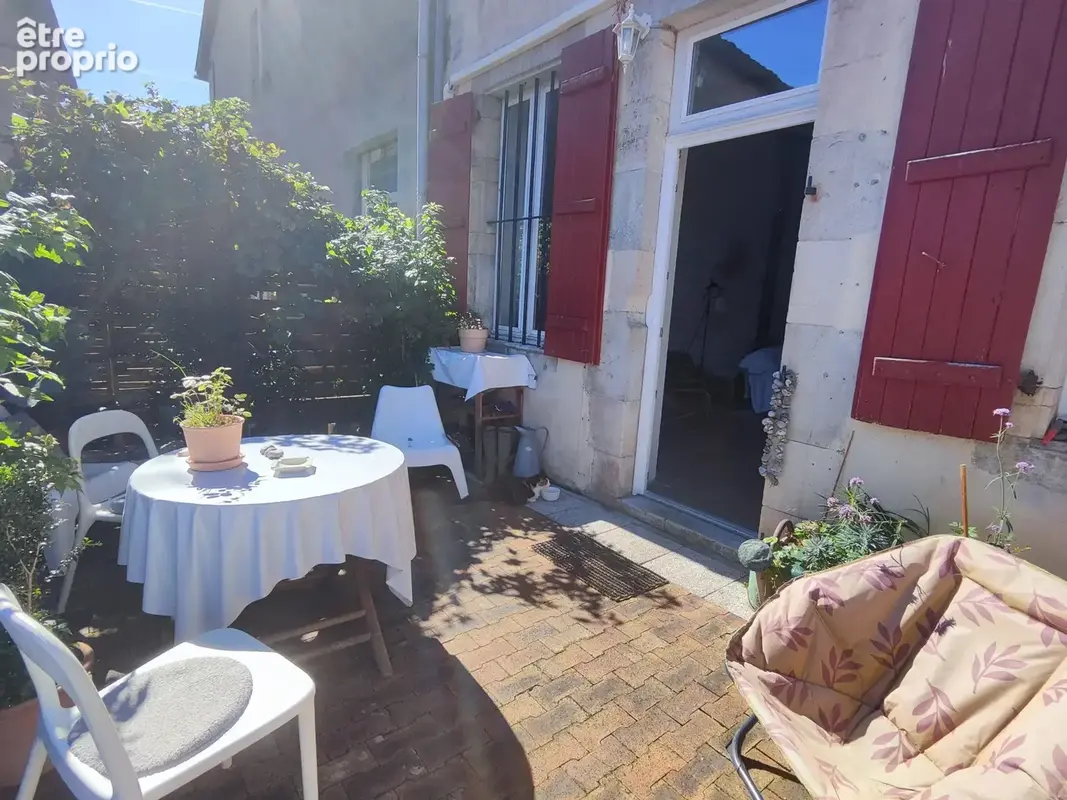 Charmante maison familiale datant de 1860, située dans une ville historique proche de la côte atlantique. - photo 6